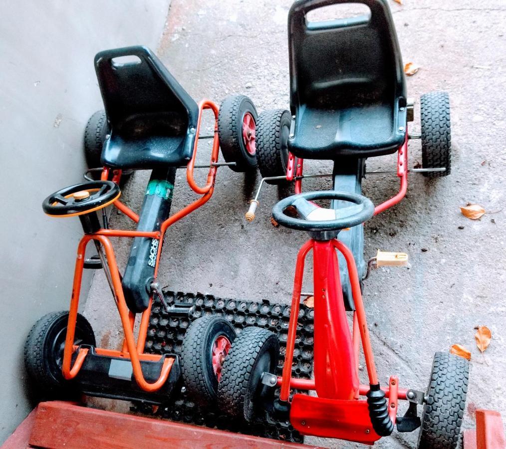 Ow Wilk - Pokoje I Domki Z Aneksami Kuchennymi, Parking, Plac Zabaw Łeba Kültér fotó