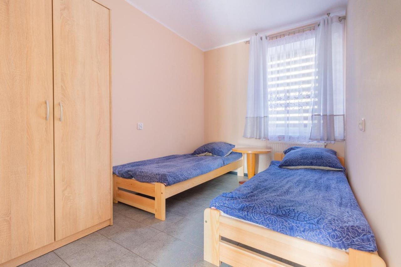 Ow Wilk - Pokoje I Domki Z Aneksami Kuchennymi, Parking, Plac Zabaw Łeba Kültér fotó