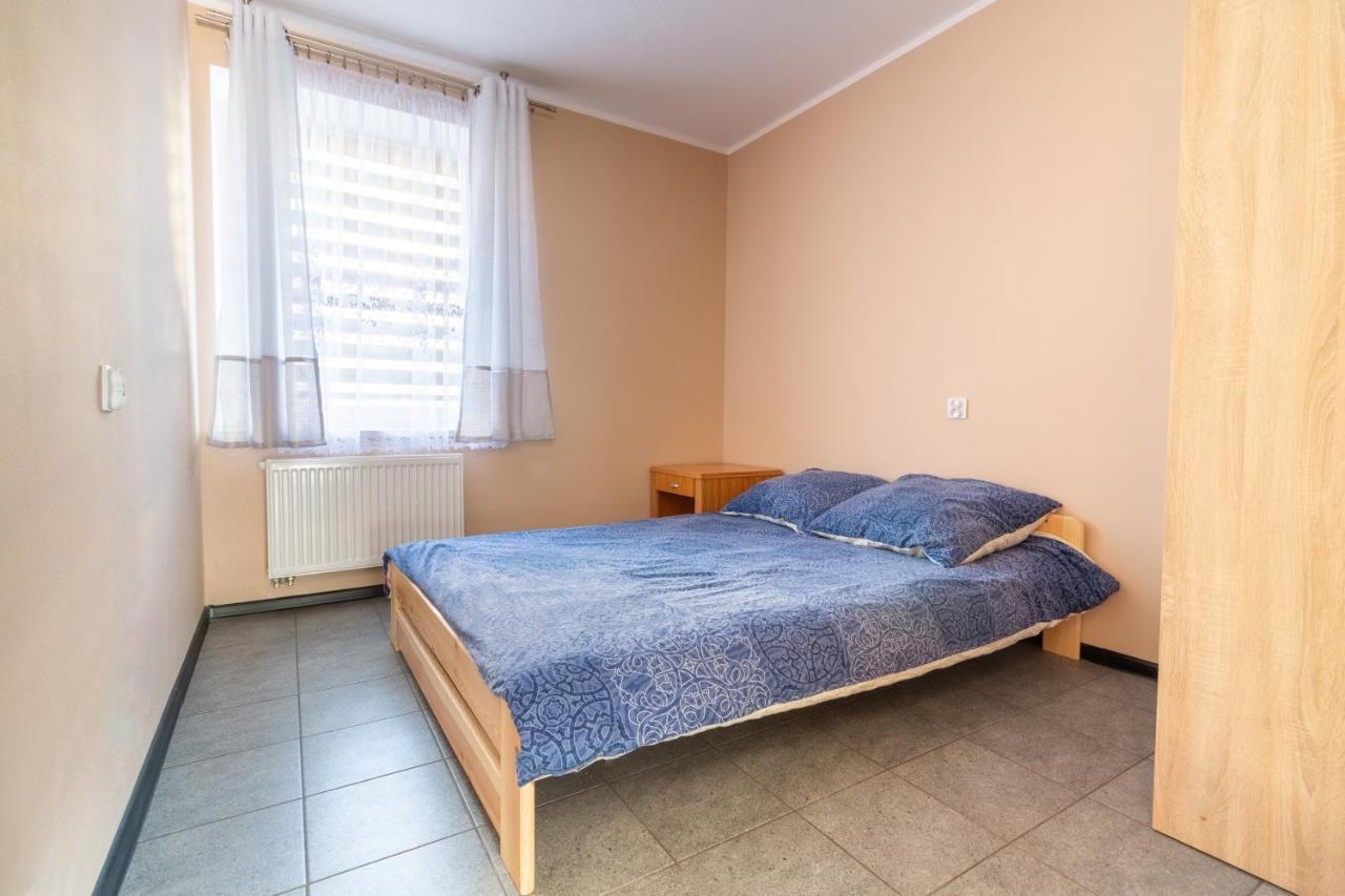 Ow Wilk - Pokoje I Domki Z Aneksami Kuchennymi, Parking, Plac Zabaw Łeba Kültér fotó