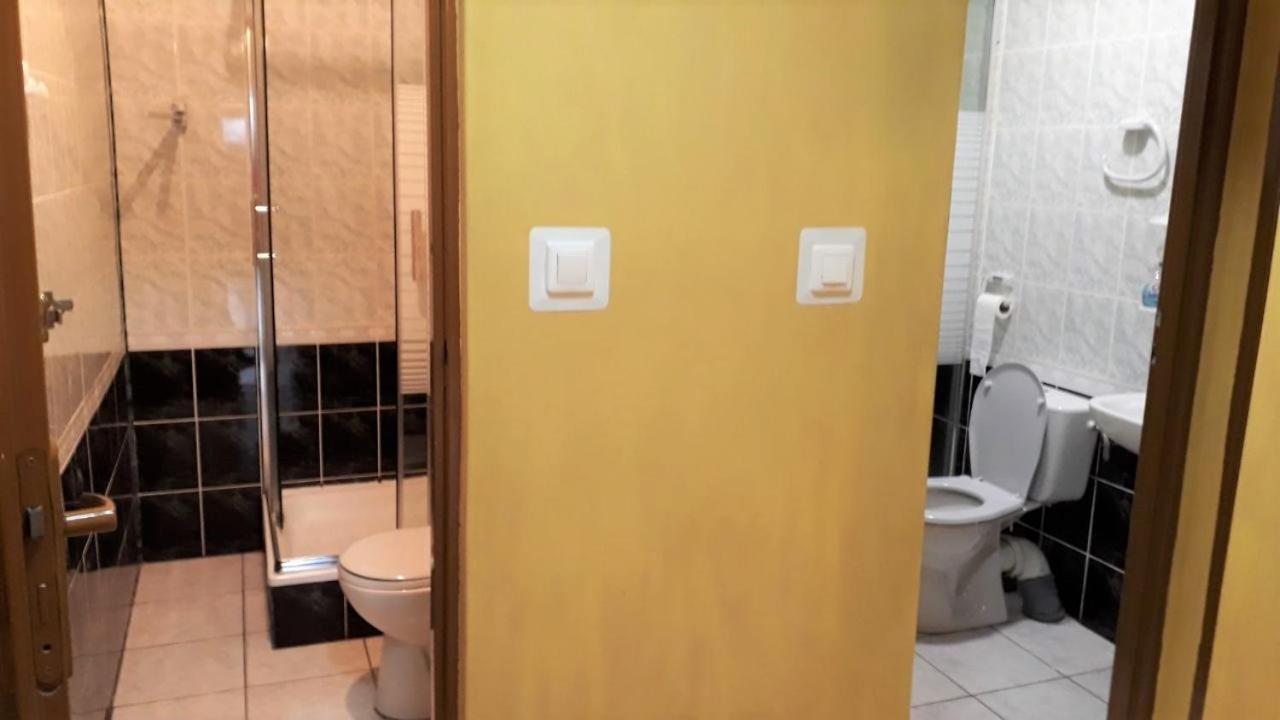 Ow Wilk - Pokoje I Domki Z Aneksami Kuchennymi, Parking, Plac Zabaw Łeba Kültér fotó